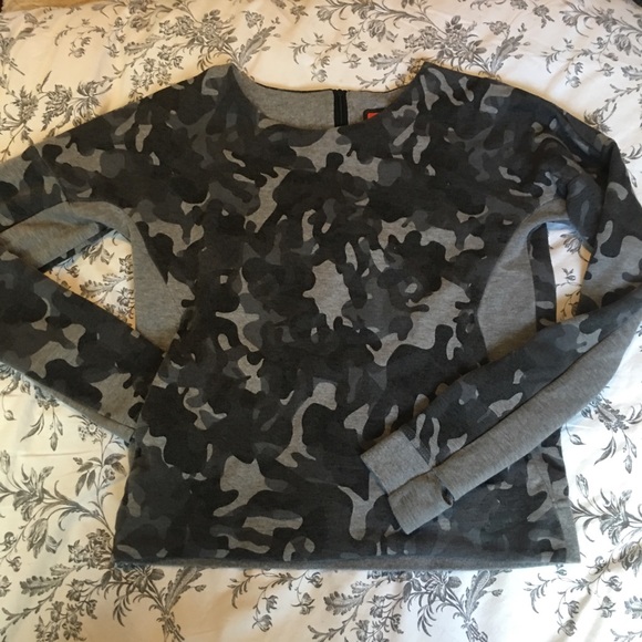 Nike Tech Fleece Sweater - Picture 2 of 5
